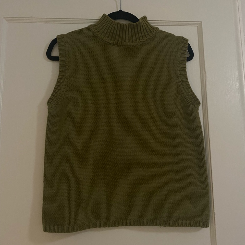 Cute Green turtle neck vest!